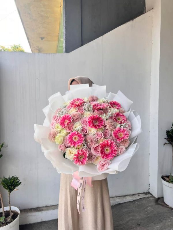 Rounded bouquet 040